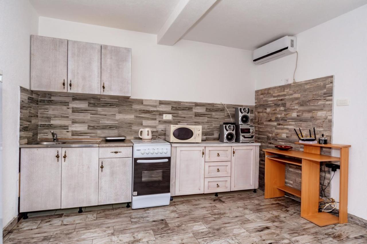 Apartmani Lira Sutomore Esterno foto